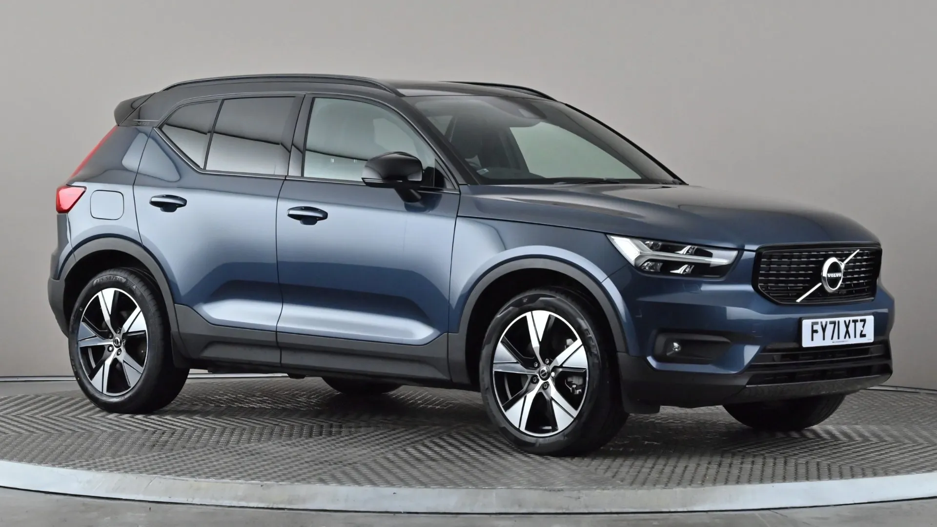 2021 VOLVO XC40 for sale