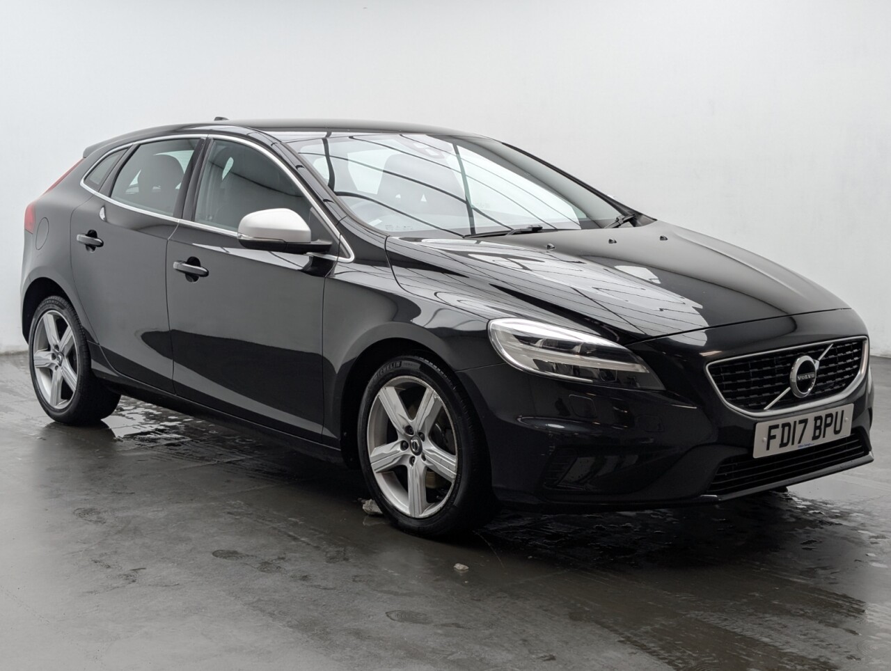 2017 VOLVO V40 for sale