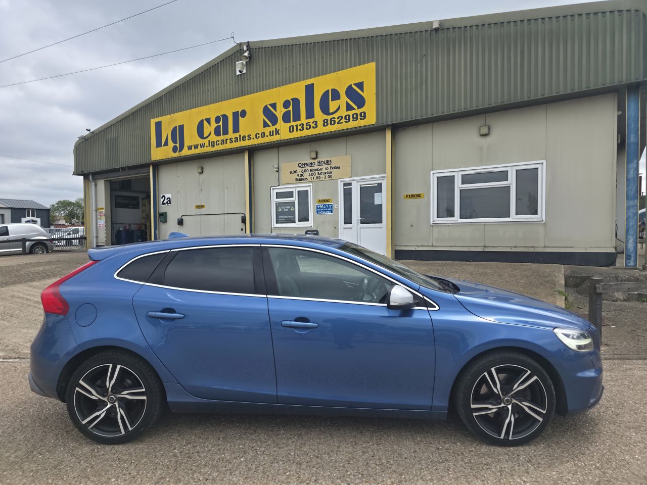 2018 VOLVO V40 for sale