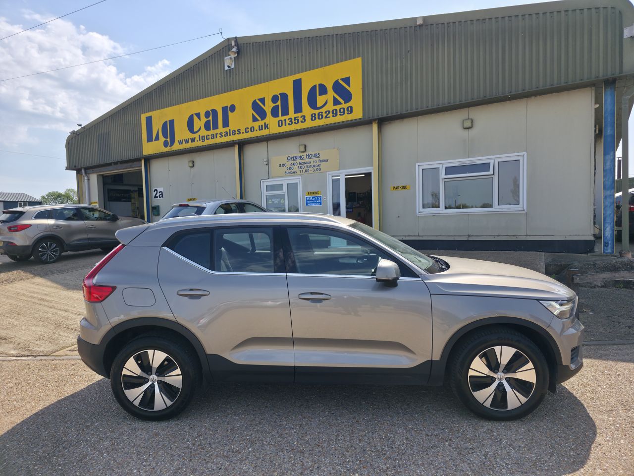 2022 VOLVO XC40 for sale