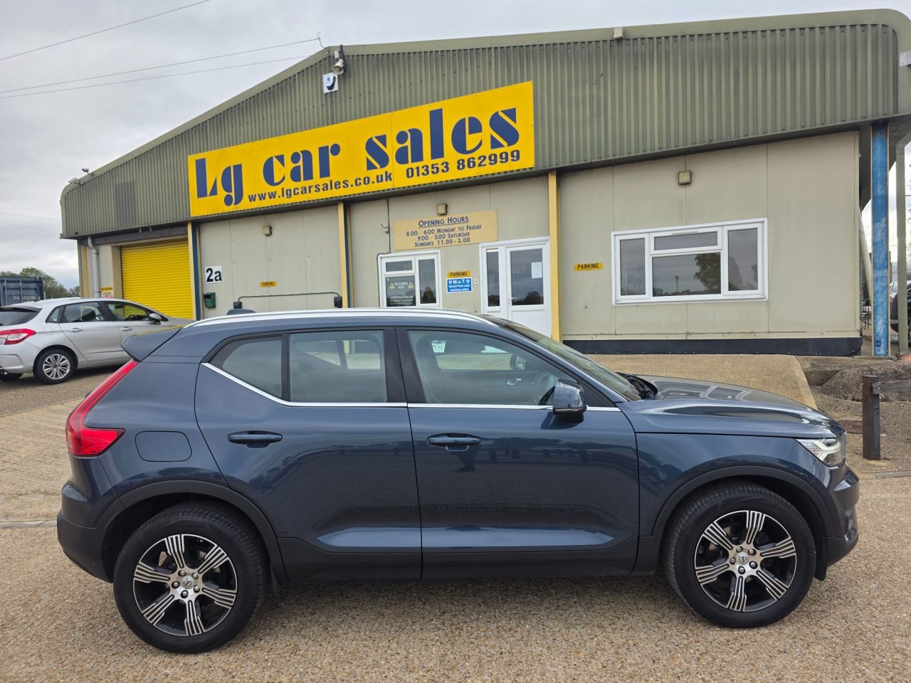 2021 VOLVO XC40 for sale