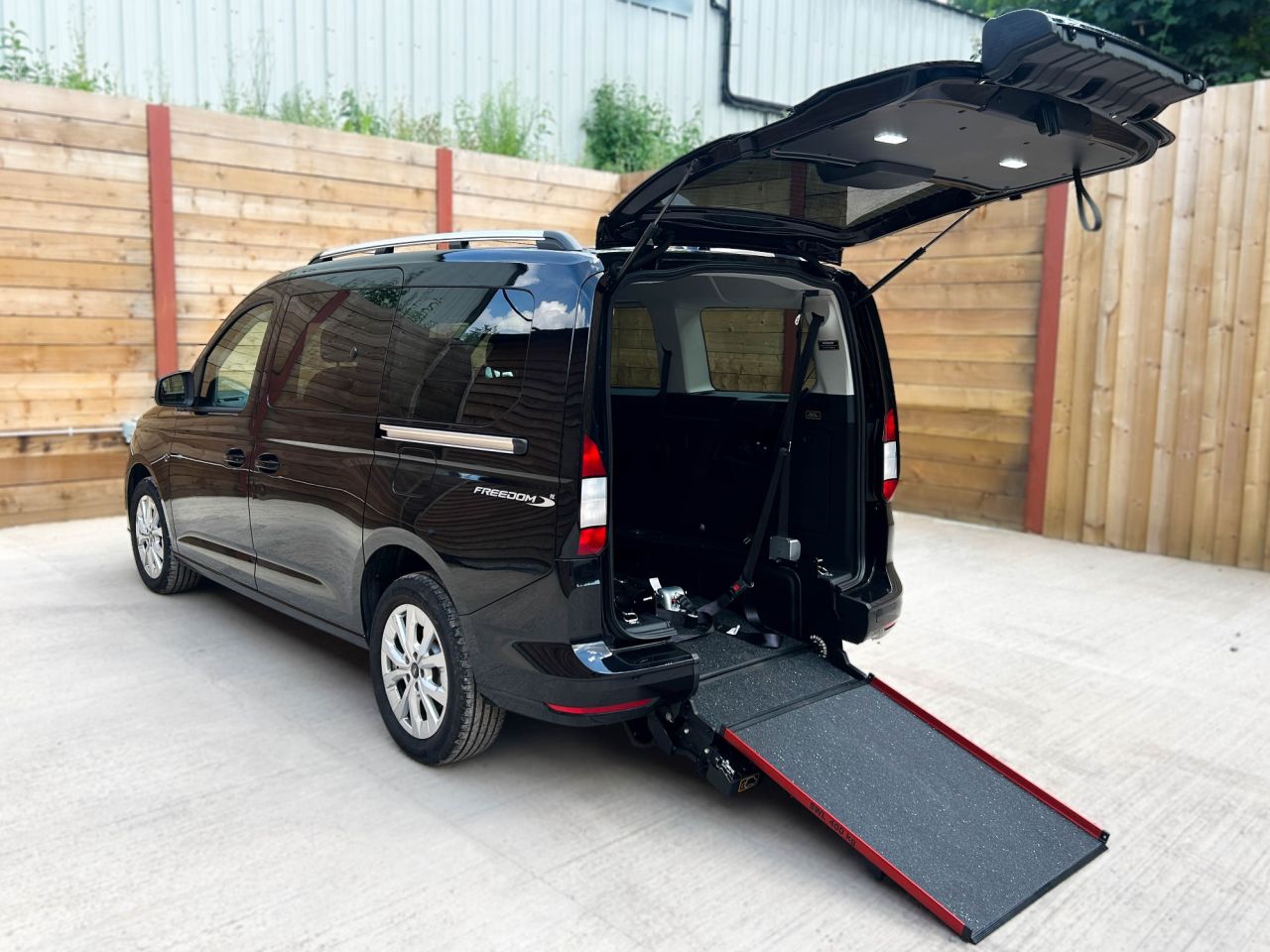 2025 FORD GRAND TOURNEO CONNECT for sale