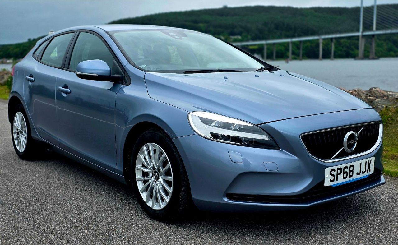 2018 VOLVO V40 for sale