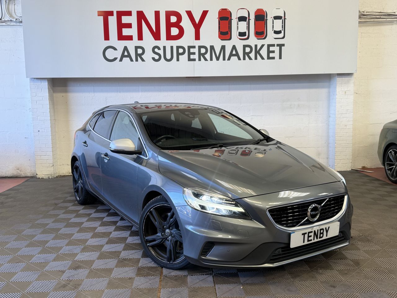 2016 VOLVO V40 for sale