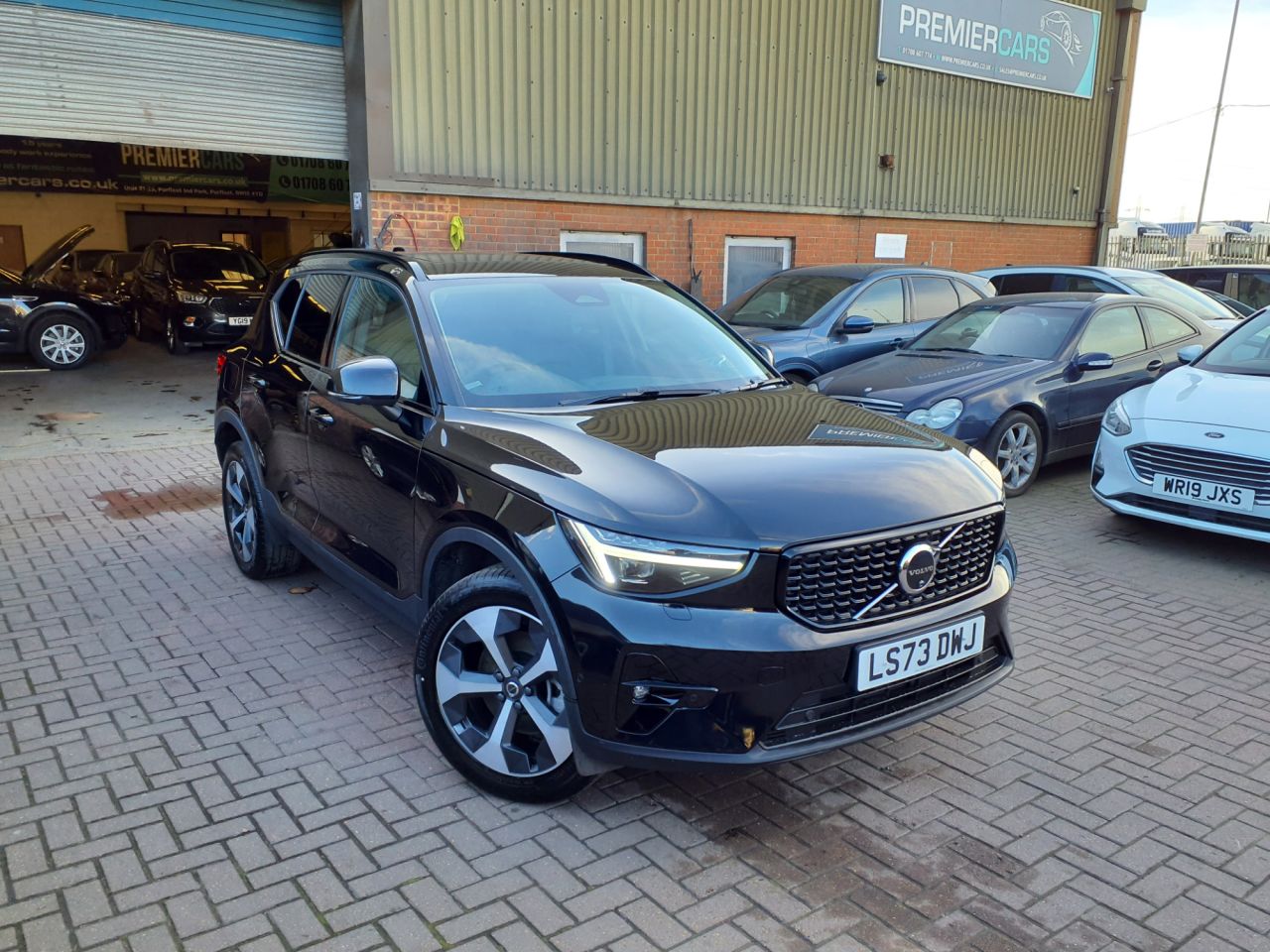 2023 VOLVO XC40 for sale