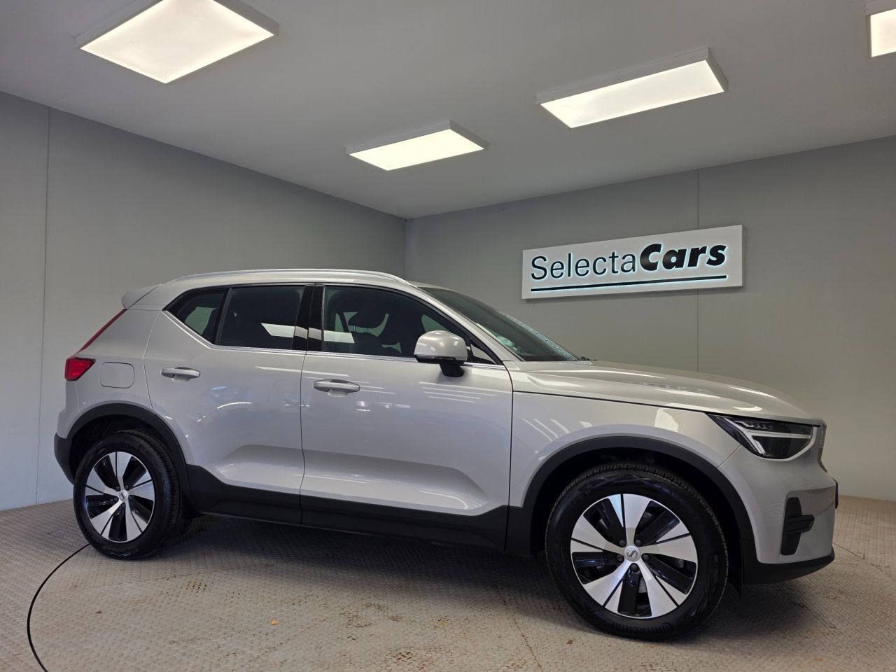 2022 VOLVO XC40 for sale