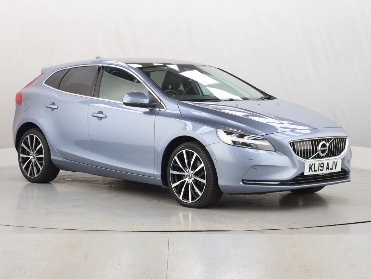 2019 VOLVO V40 for sale