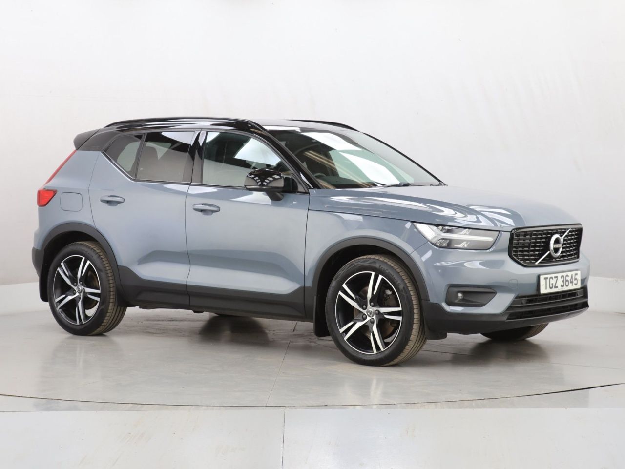2021 VOLVO XC40 for sale
