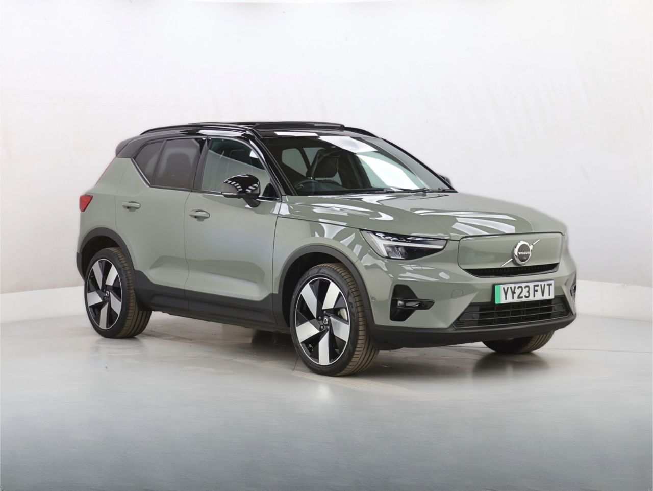 2023 VOLVO XC40 for sale