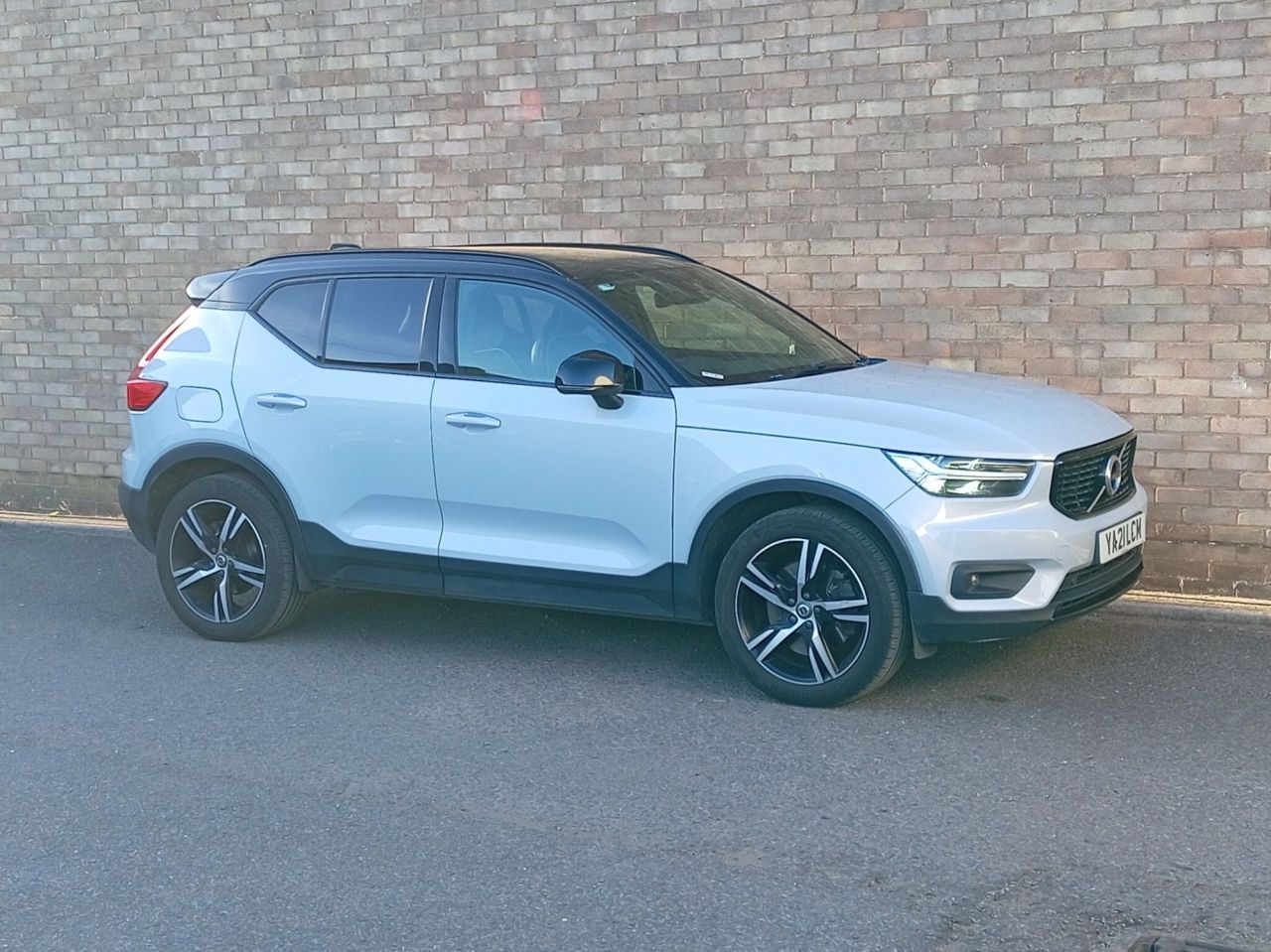 2021 VOLVO XC40 for sale