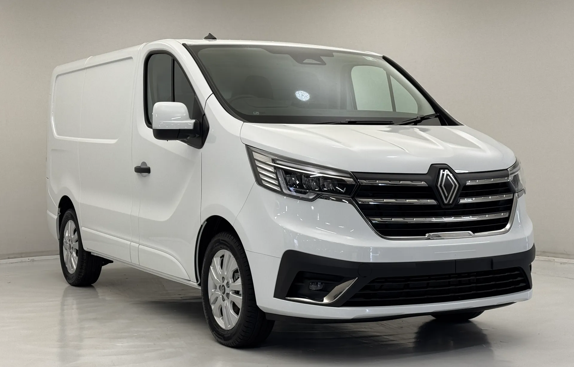 2025 RENAULT TRAFIC for sale