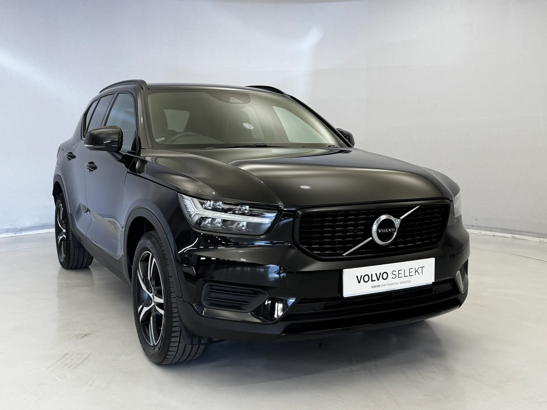2022 VOLVO XC40 for sale