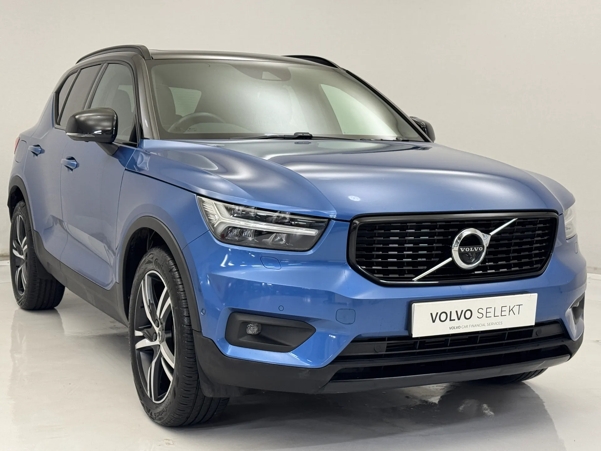 2021 VOLVO XC40 for sale