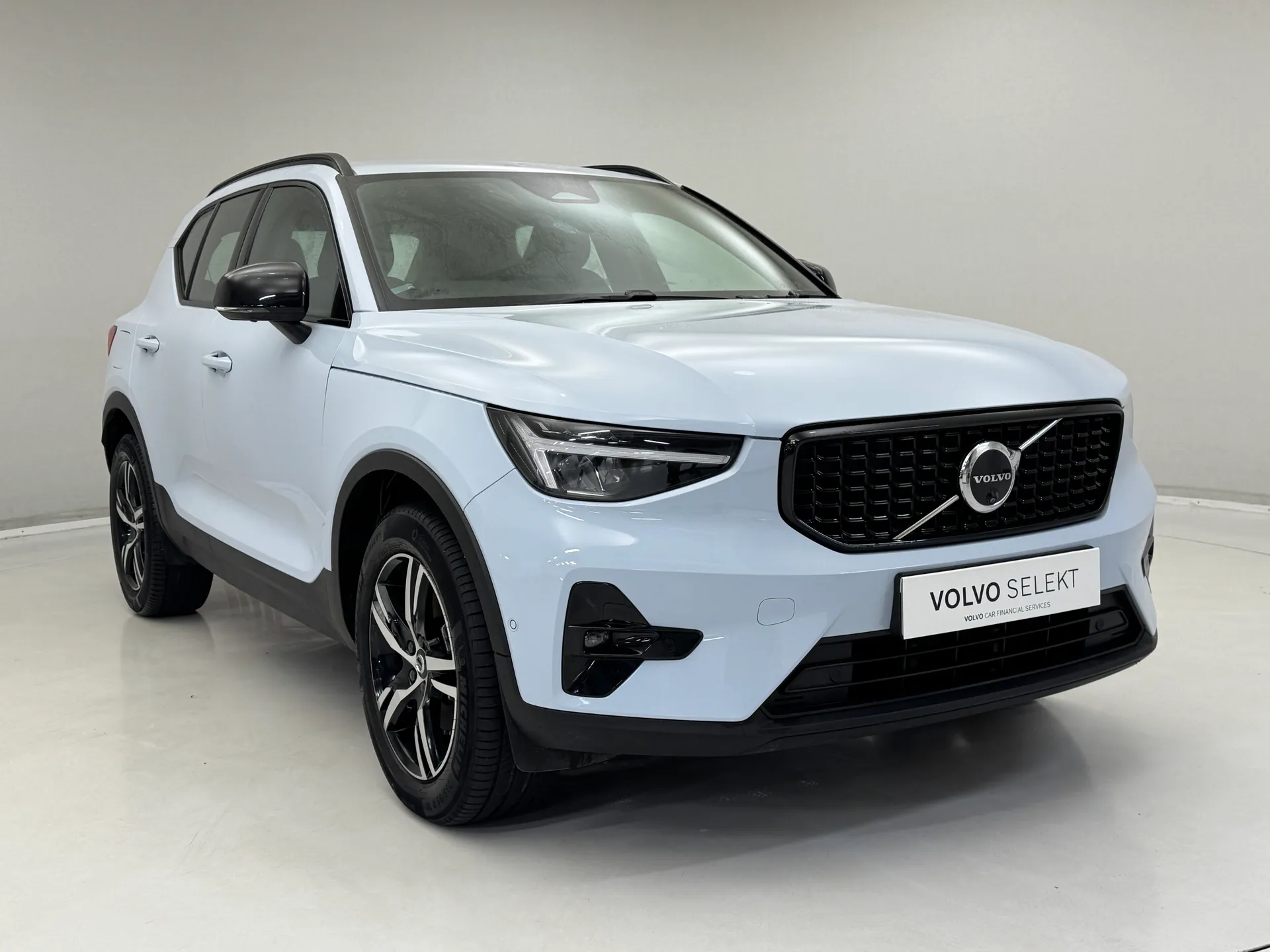 2023 VOLVO XC40 for sale