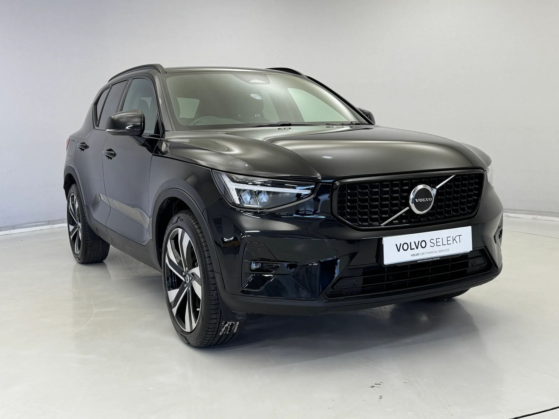 2025 VOLVO XC40 for sale