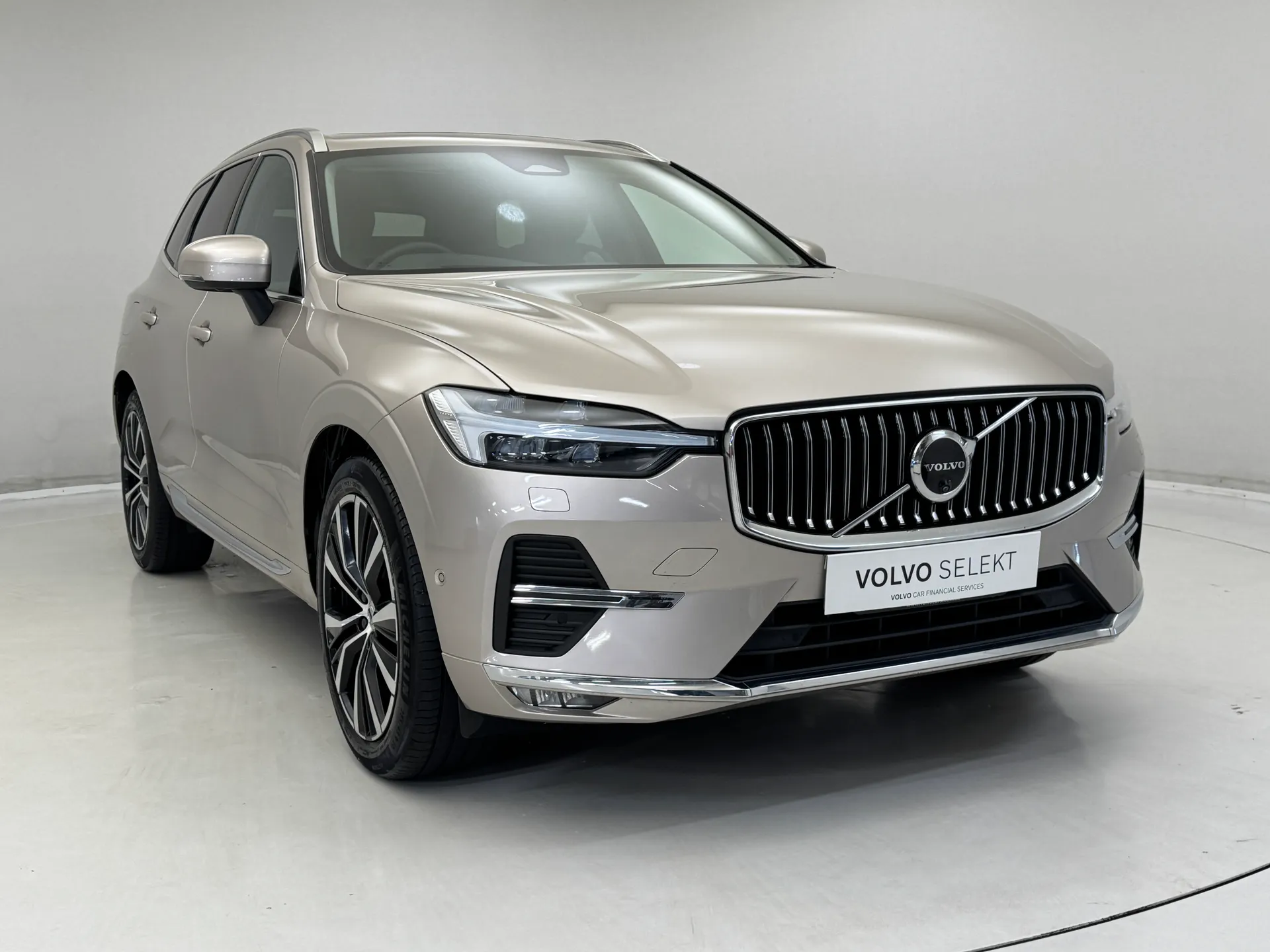 2025 VOLVO XC60 for sale