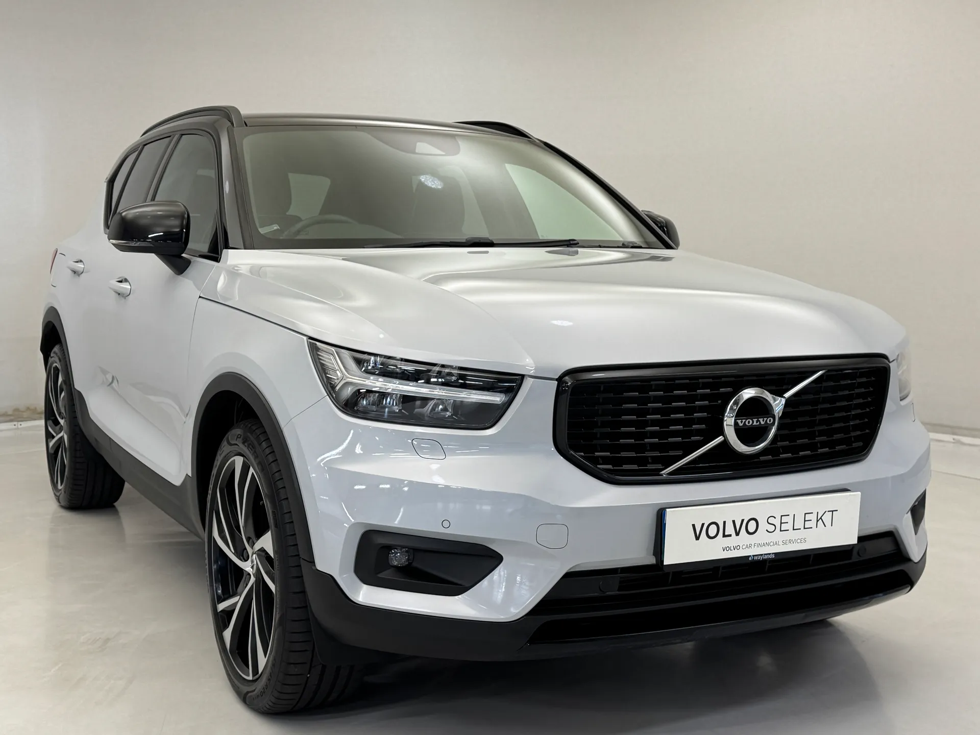 2019 VOLVO XC40 for sale