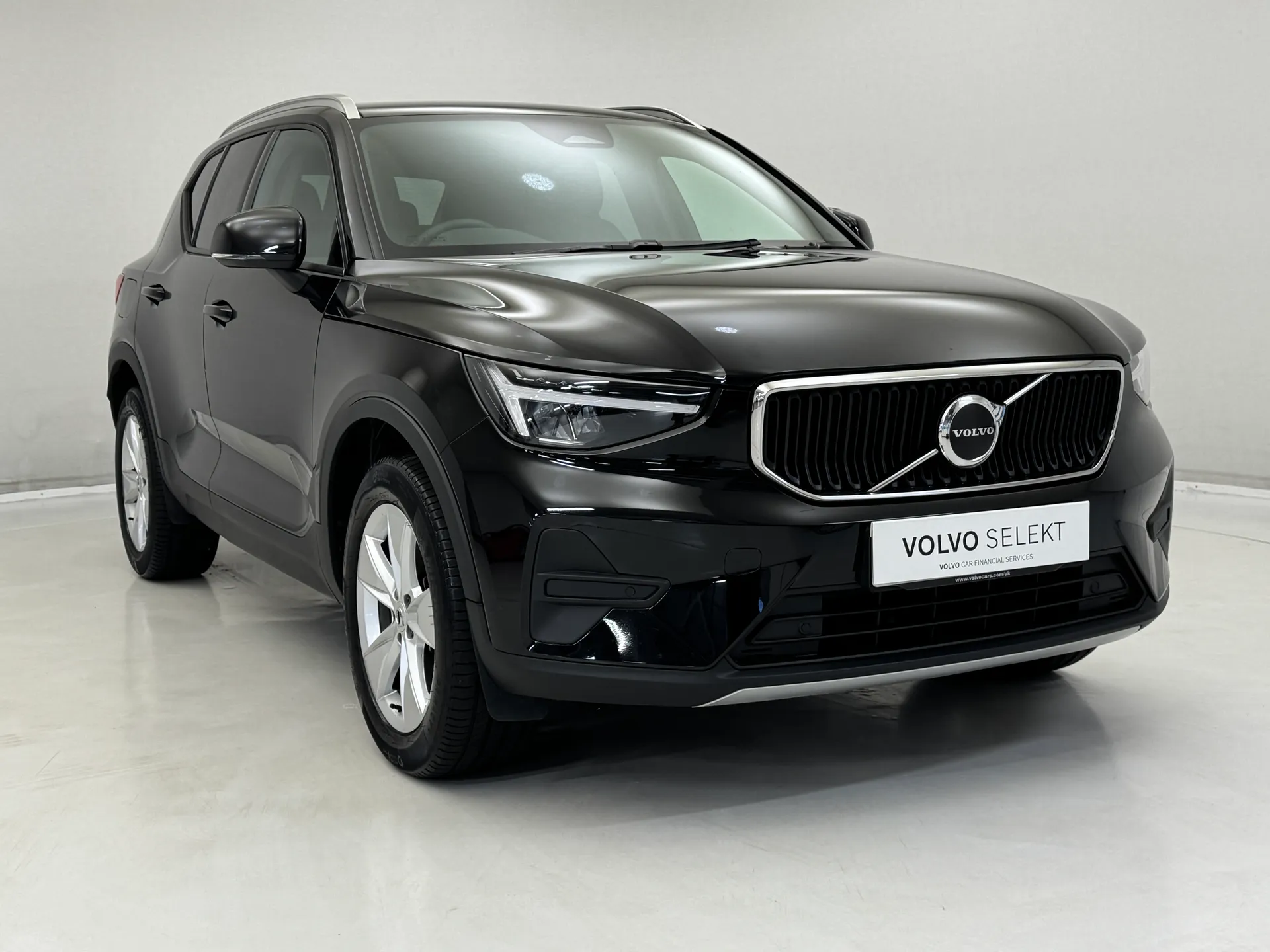 2025 VOLVO XC40 for sale