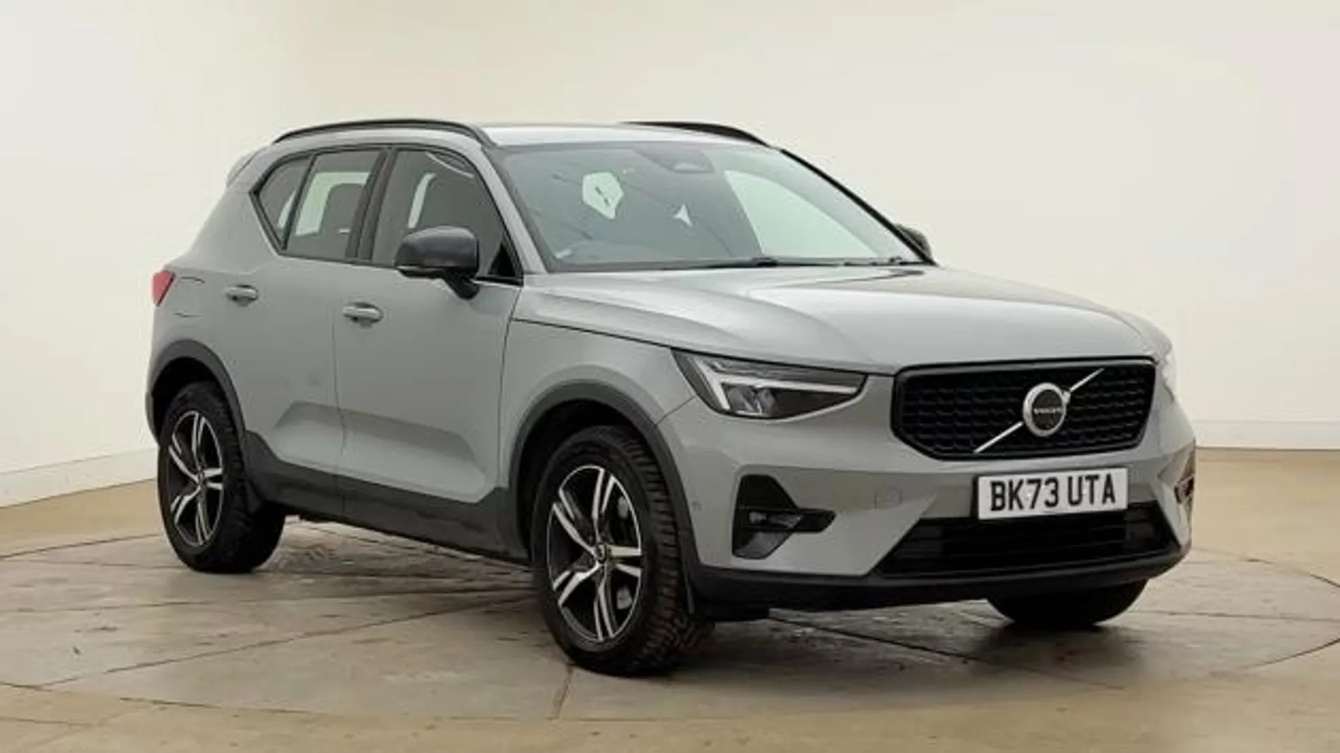 2023 VOLVO XC40 for sale