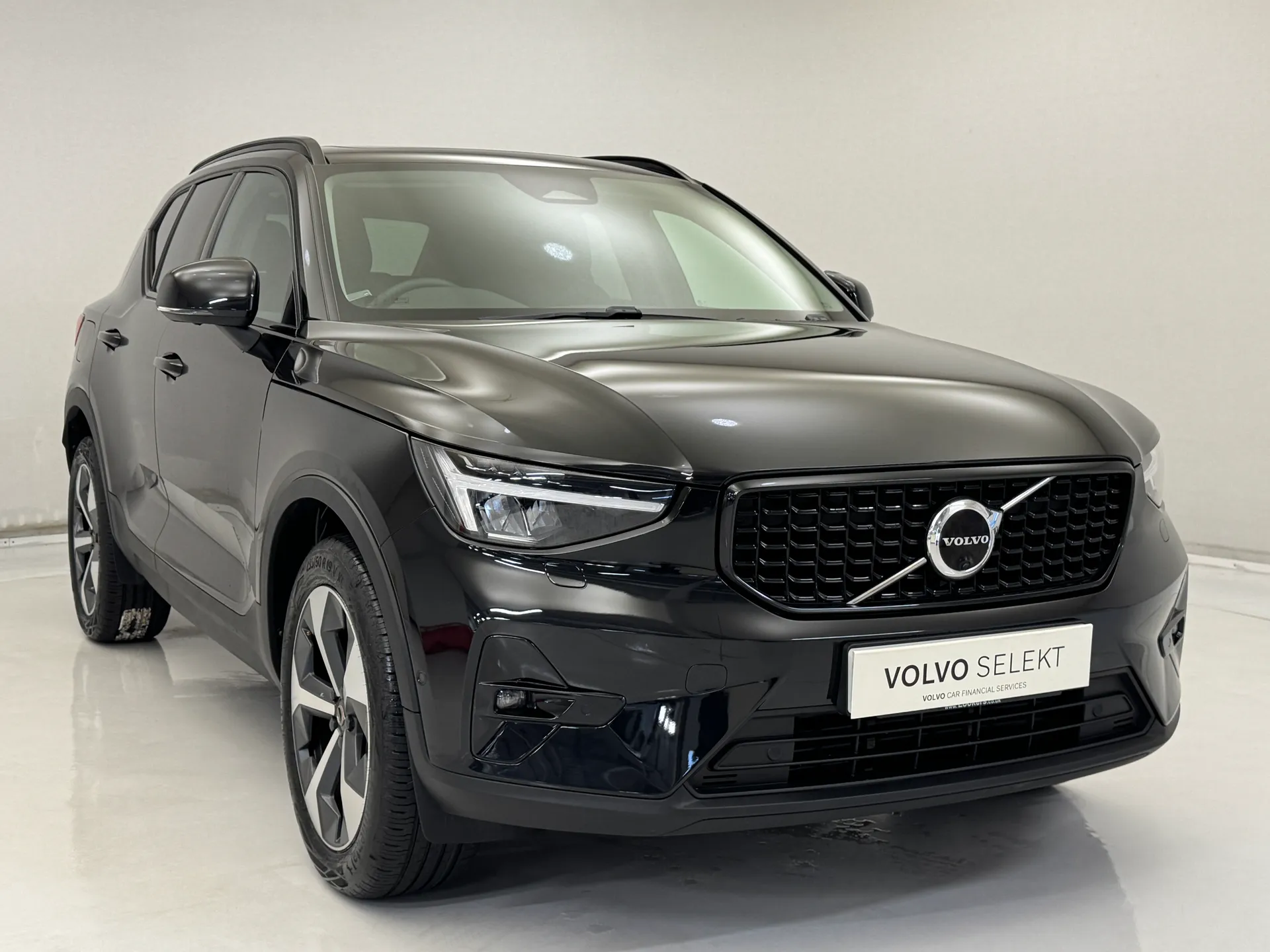 2023 VOLVO XC40 for sale