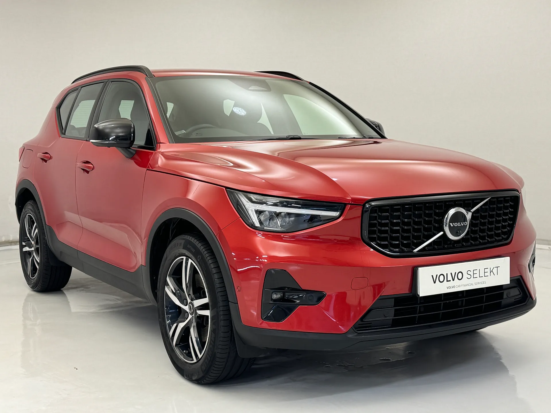 2023 VOLVO XC40 for sale
