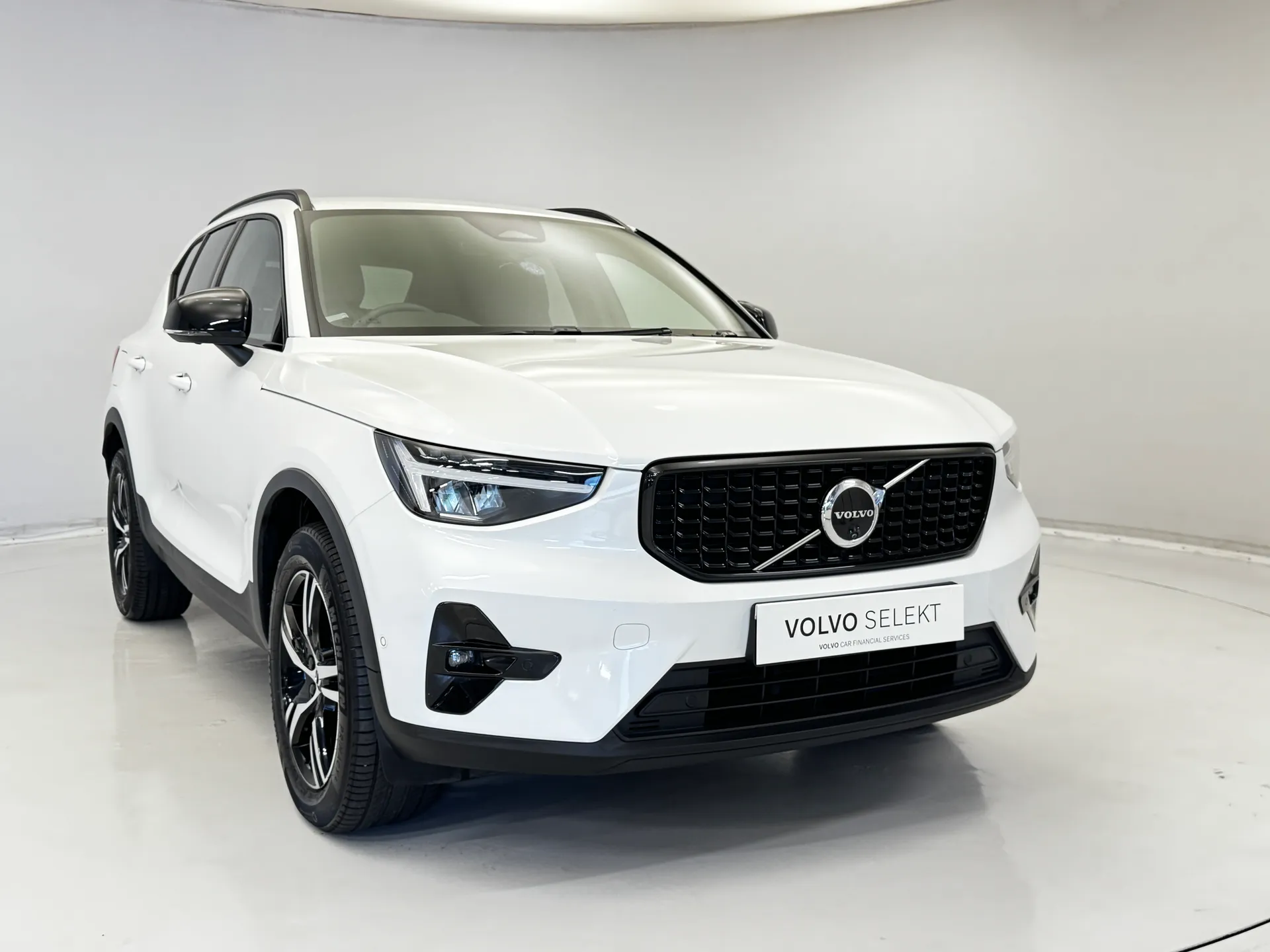 2023 VOLVO XC40 for sale