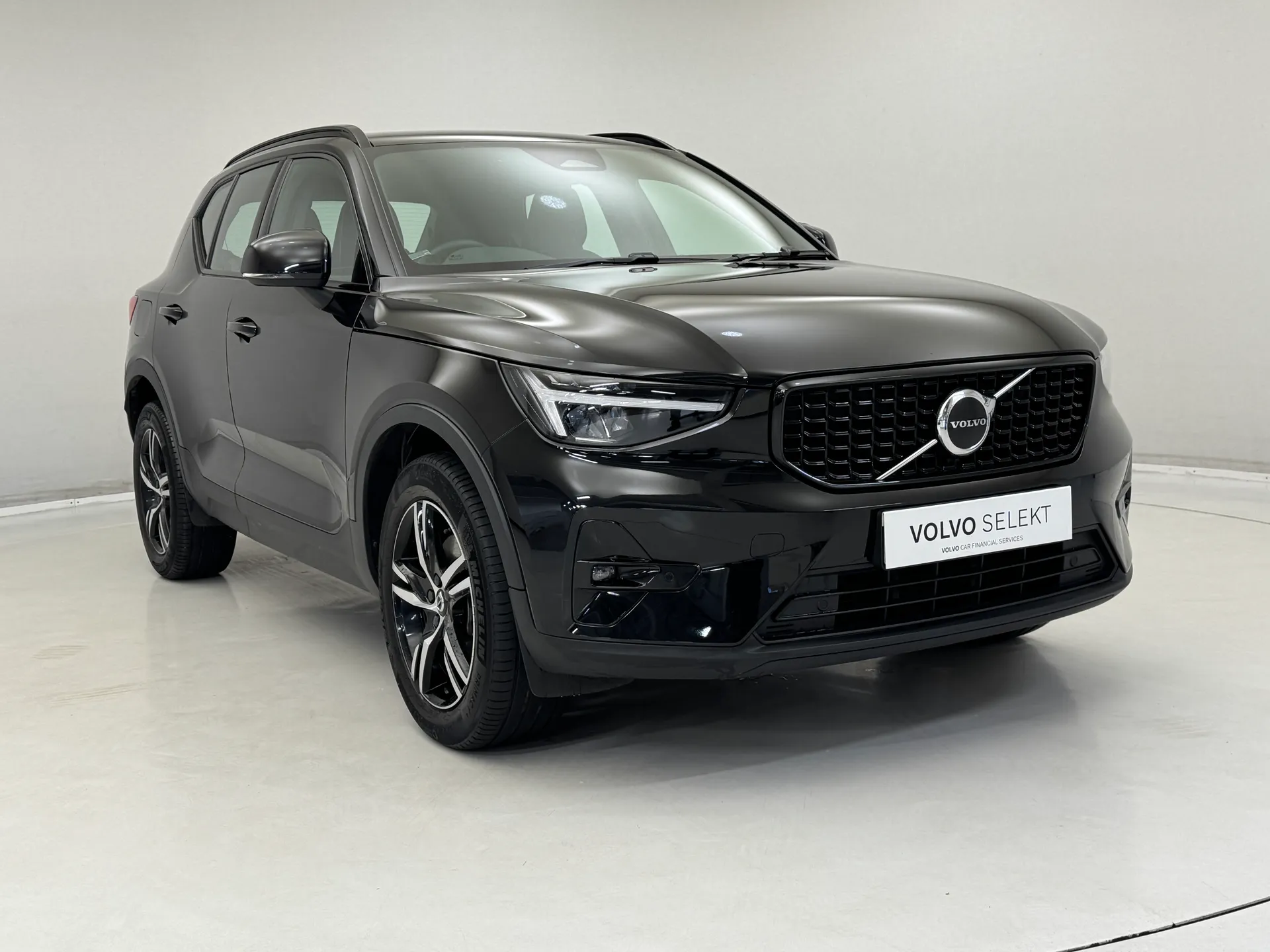 2023 VOLVO XC40 for sale