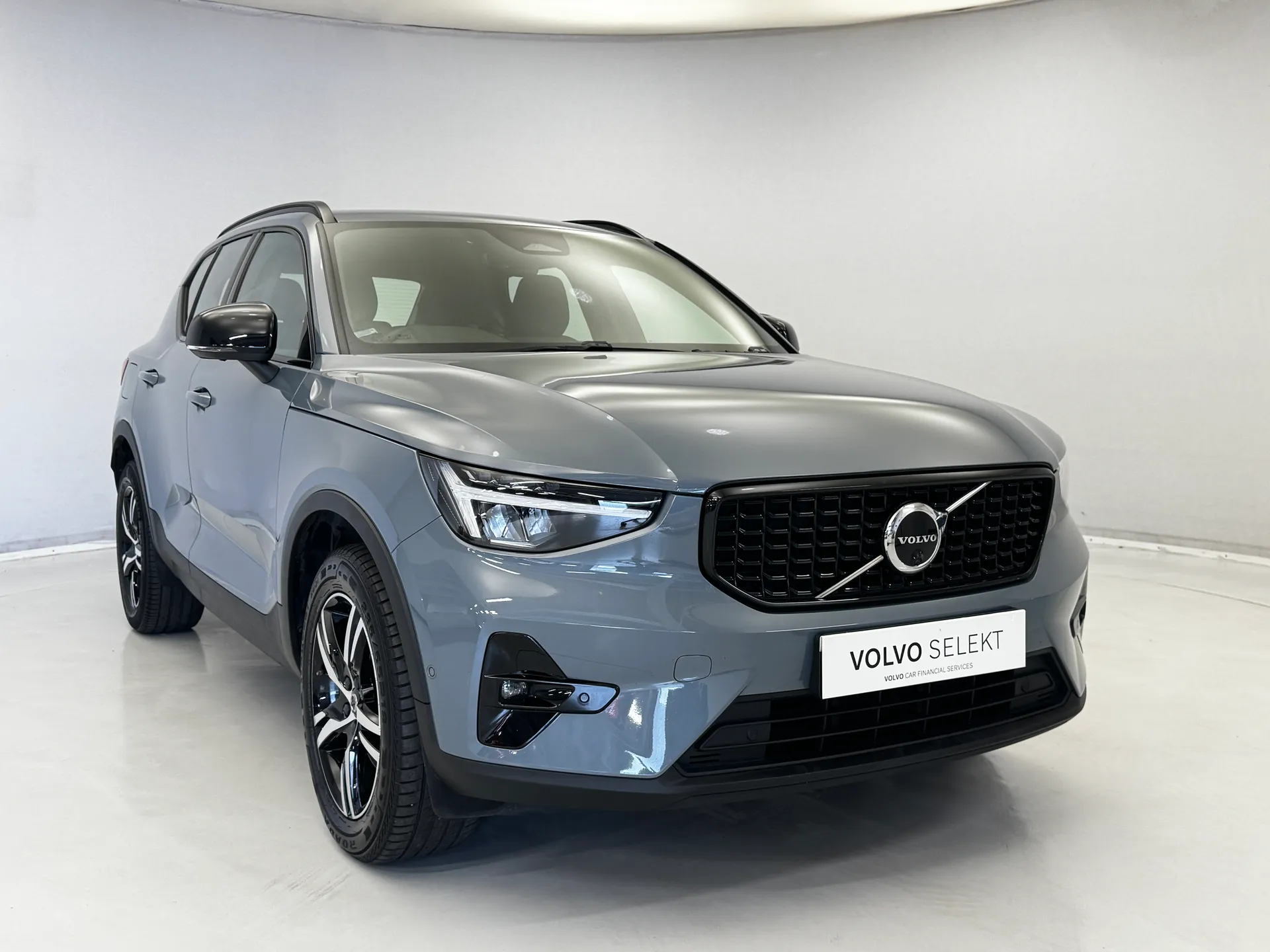 2023 VOLVO XC40 for sale