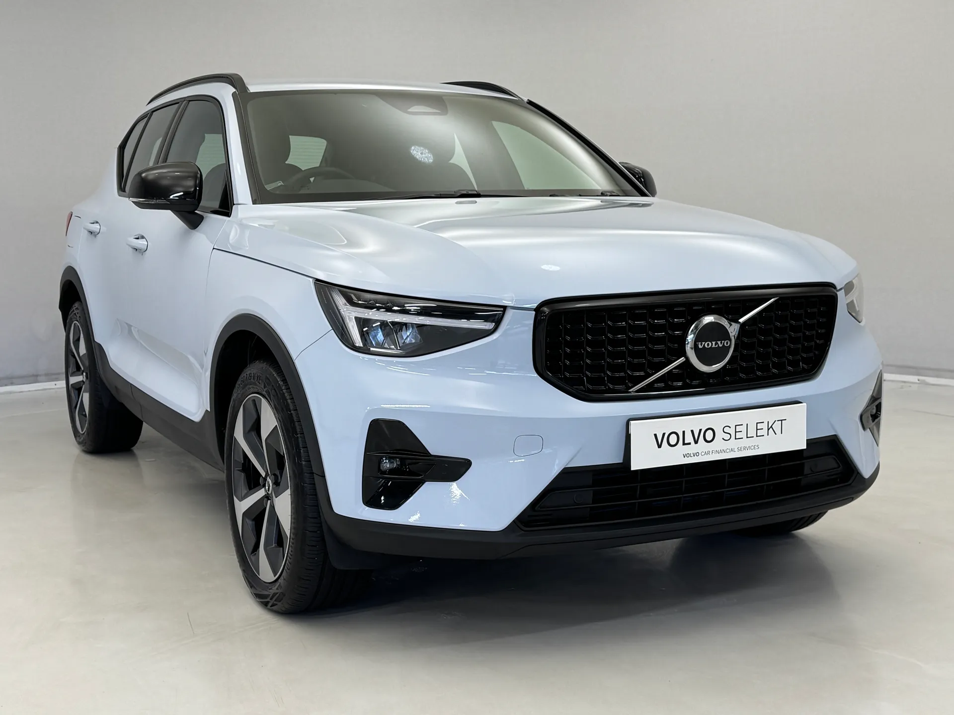 2024 VOLVO XC40 for sale