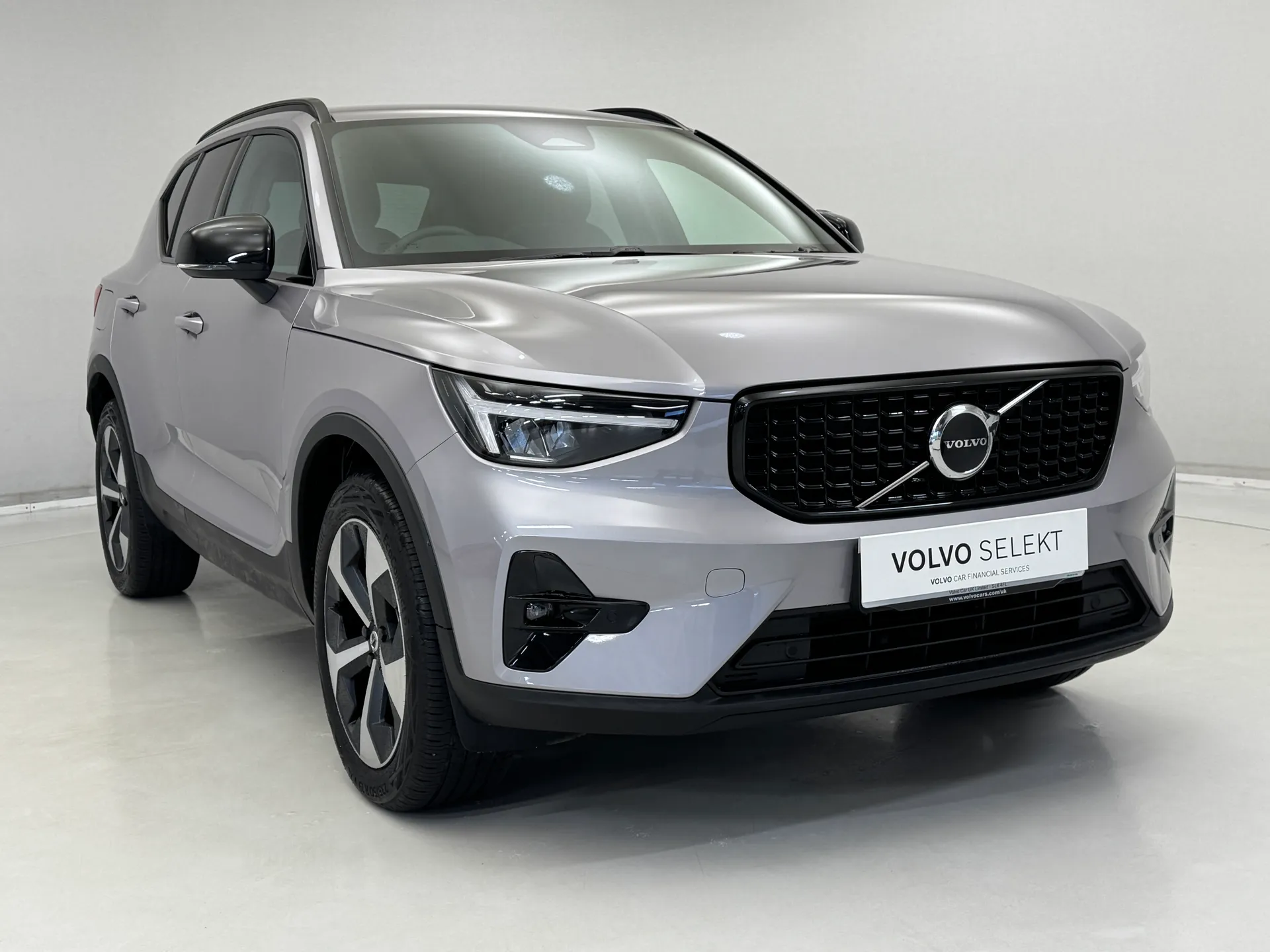 2025 VOLVO XC40 for sale