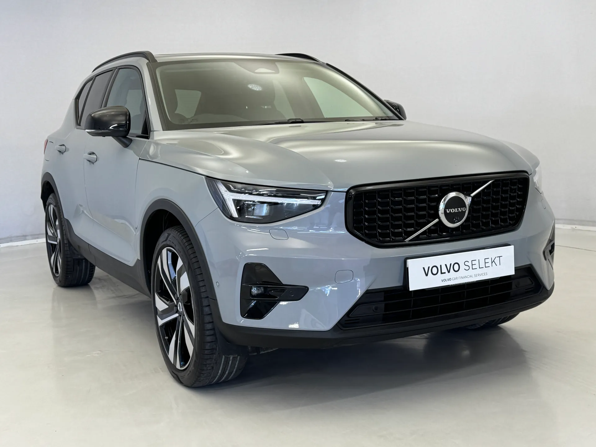 2025 VOLVO XC40 for sale