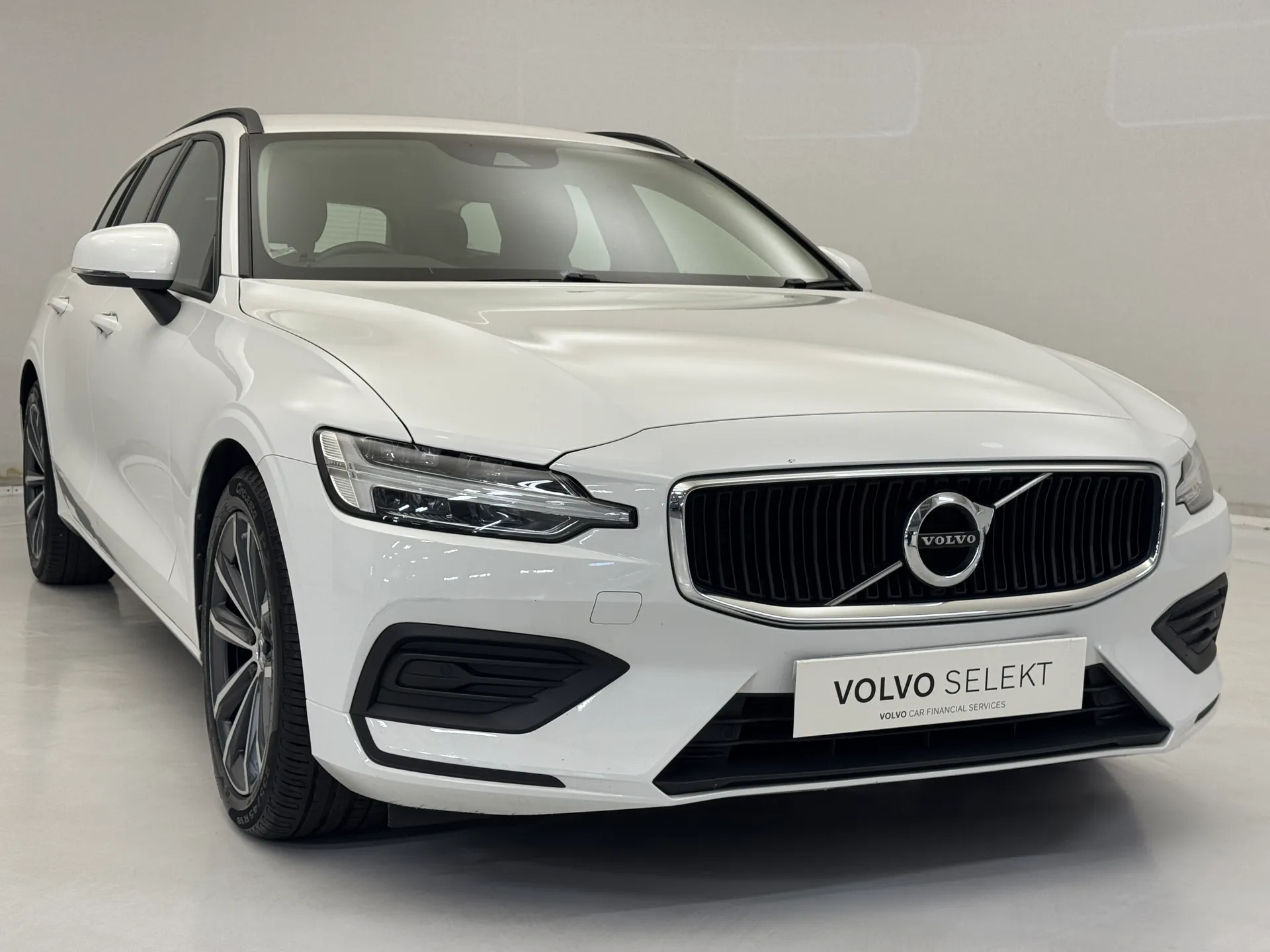 2022 VOLVO V60 for sale