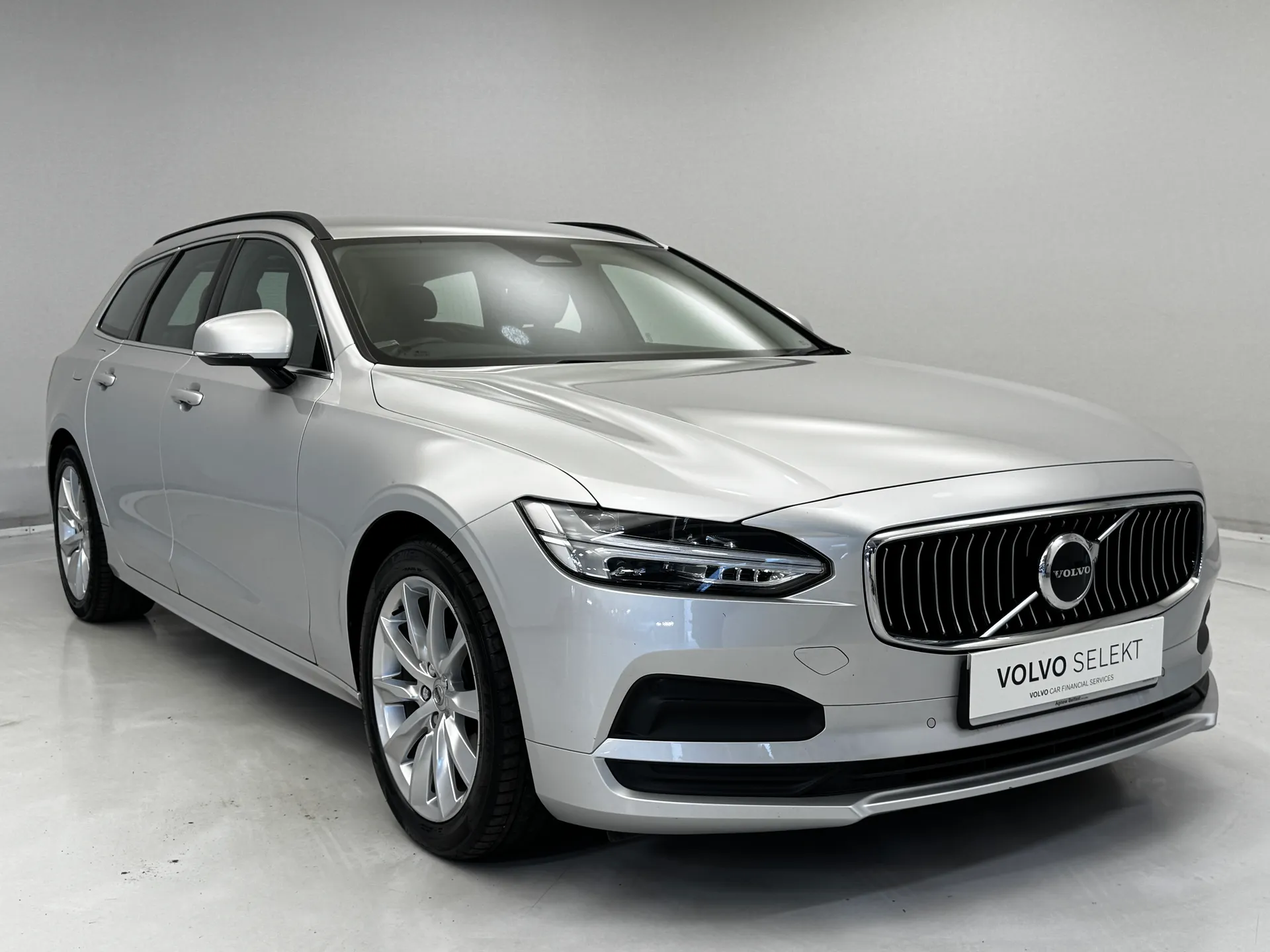 2022 VOLVO V90 for sale