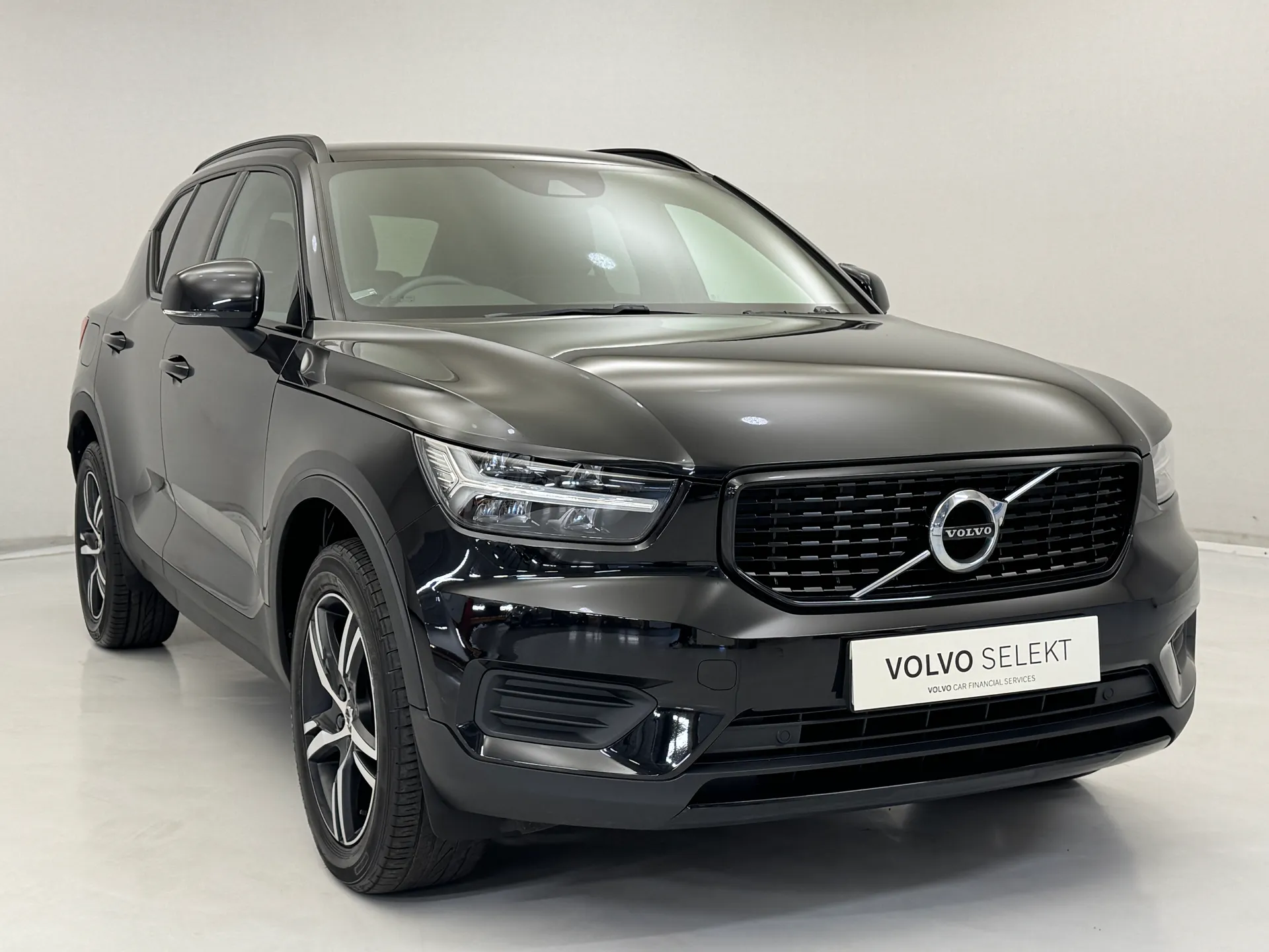 2021 VOLVO XC40 for sale