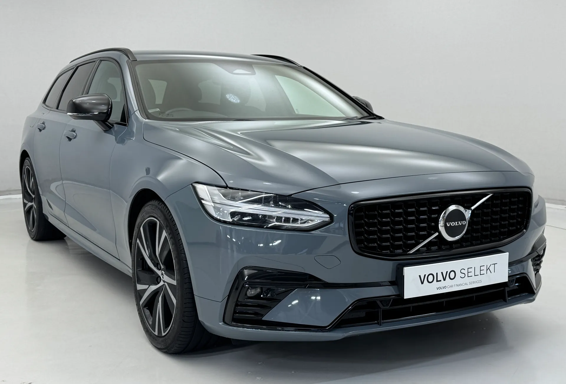 2021 VOLVO V90 for sale