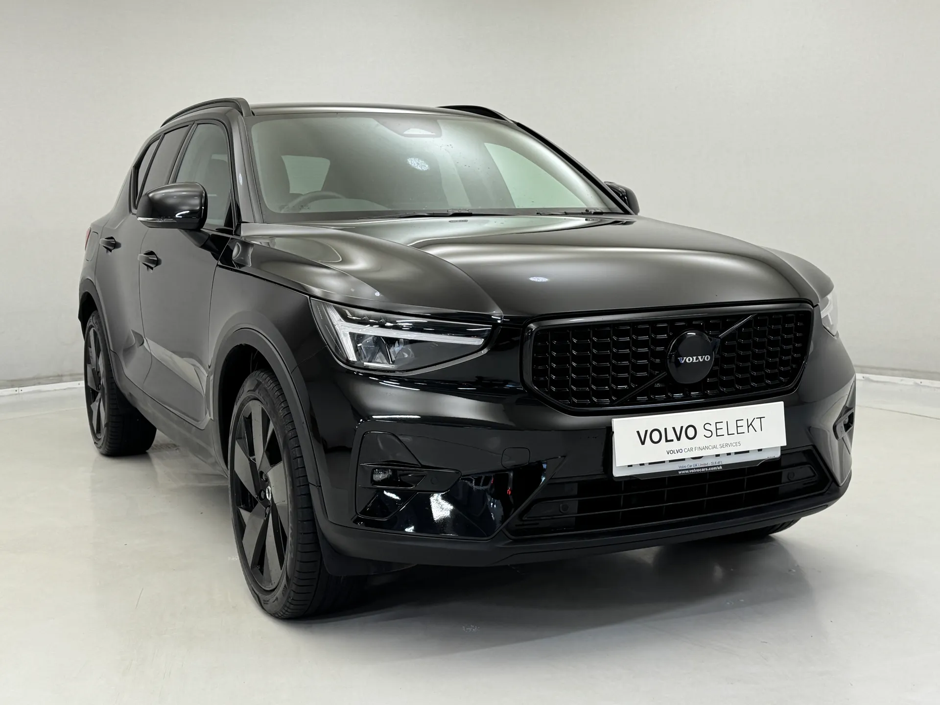 2025 VOLVO XC40 for sale