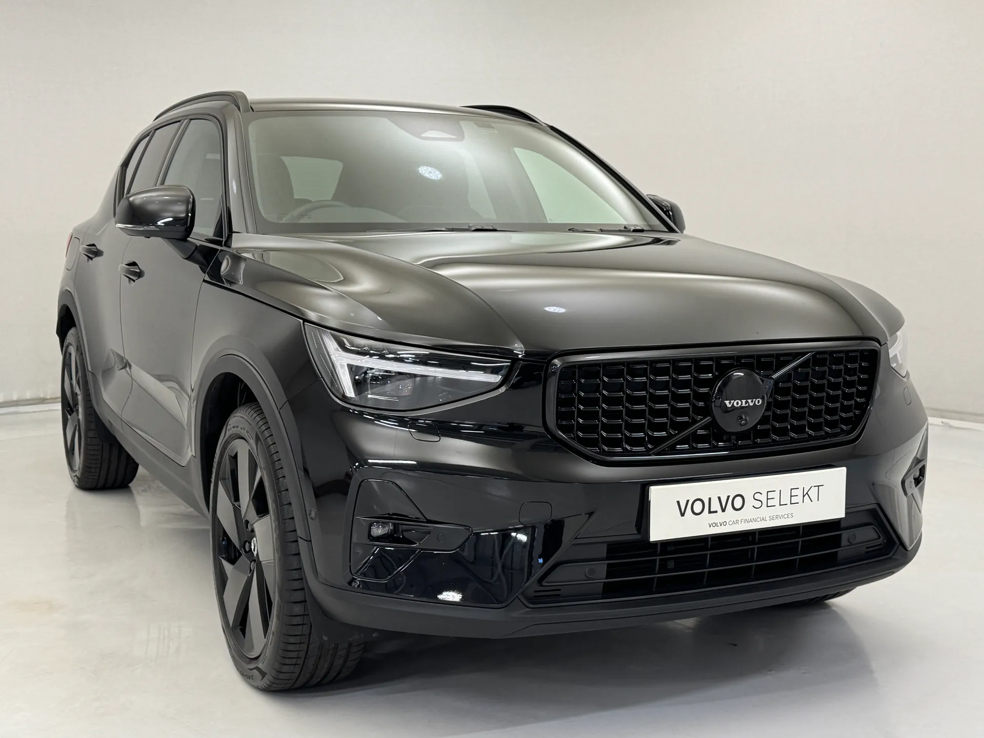 2025 VOLVO XC40 for sale