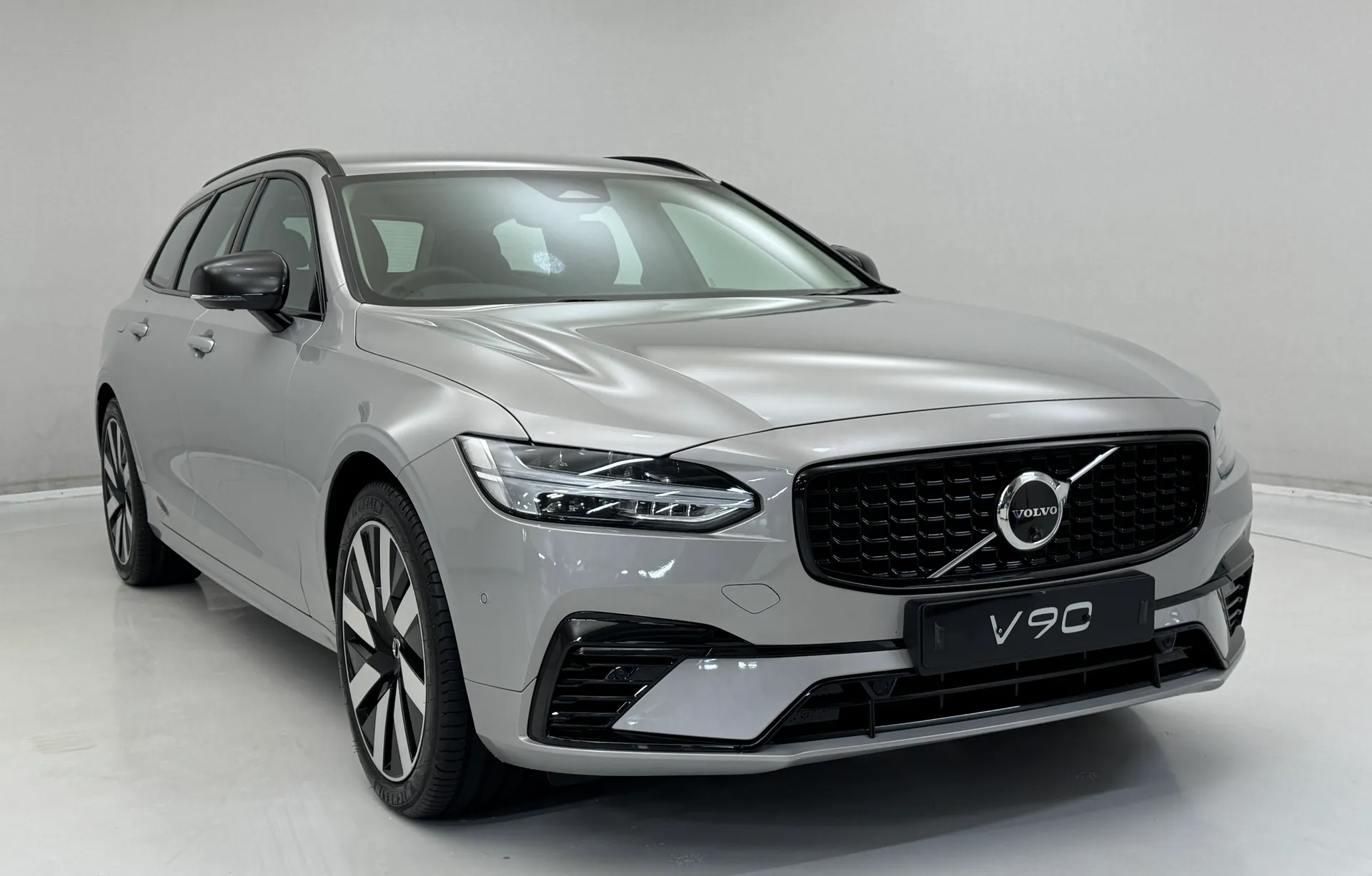 2025 VOLVO V90 for sale