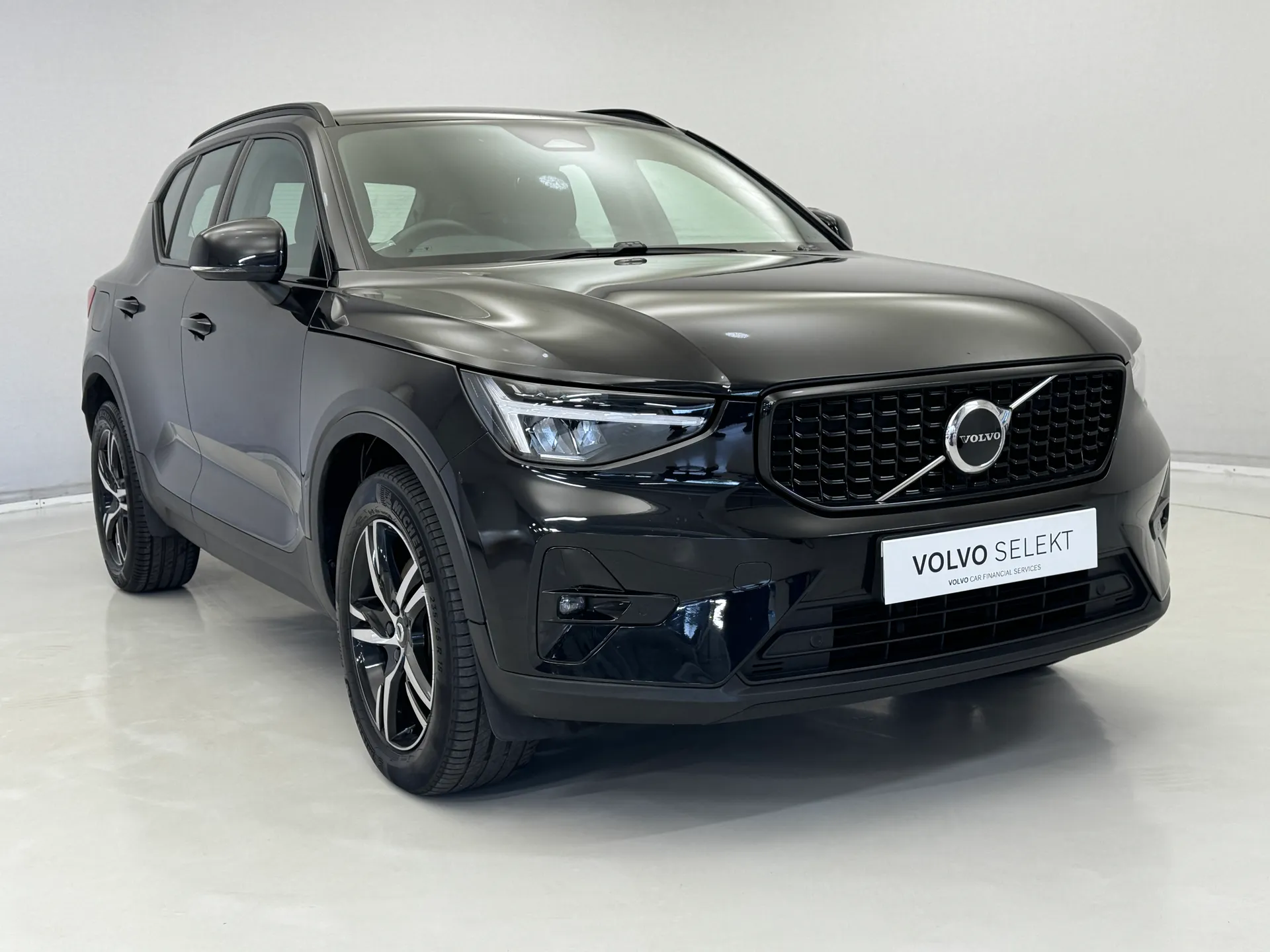 2022 VOLVO XC40 for sale
