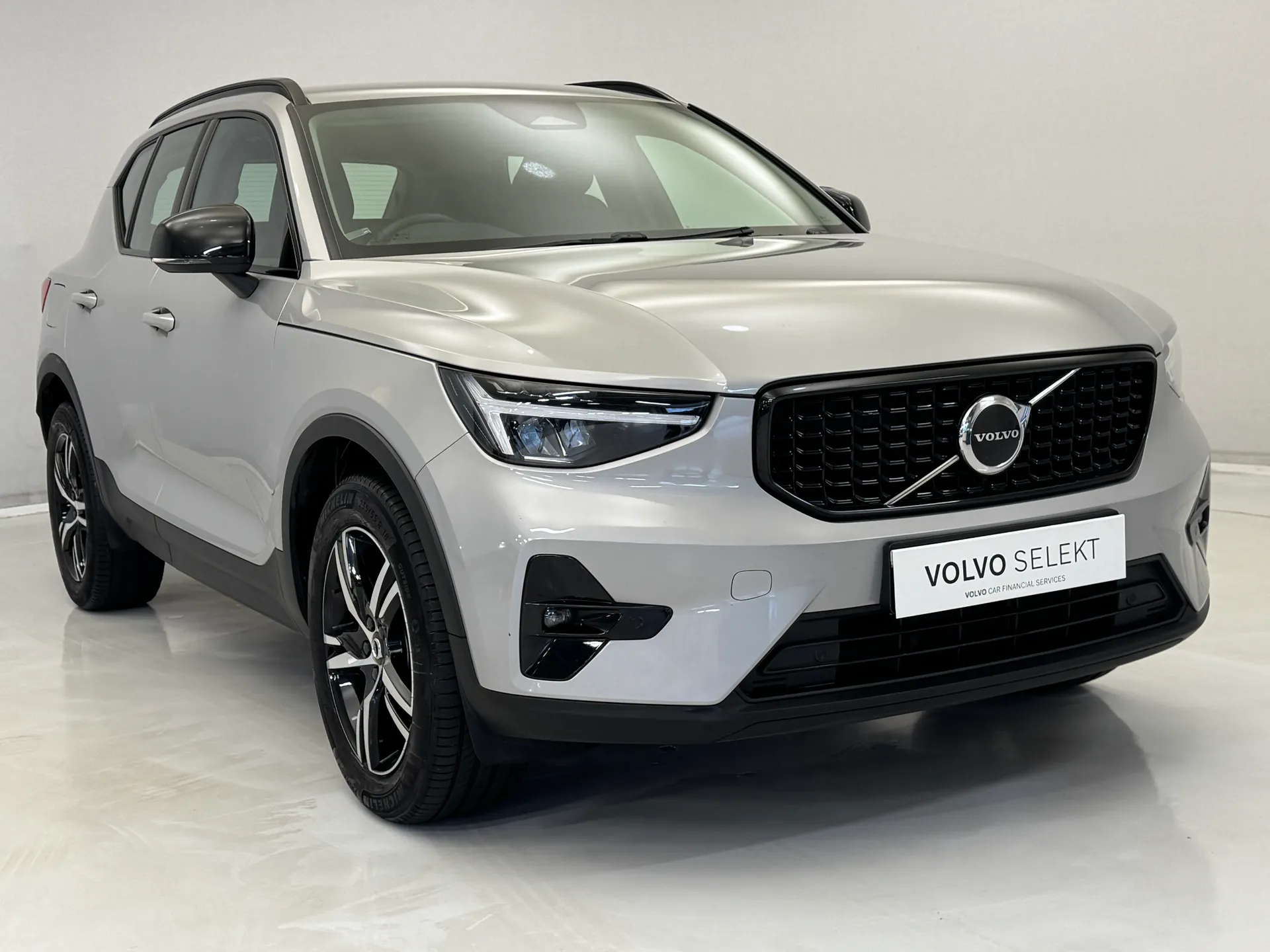 2022 VOLVO XC40 for sale