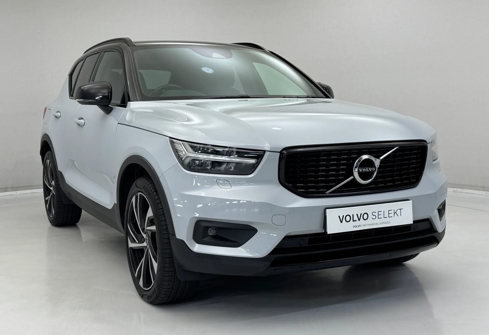 2020 VOLVO XC40 for sale