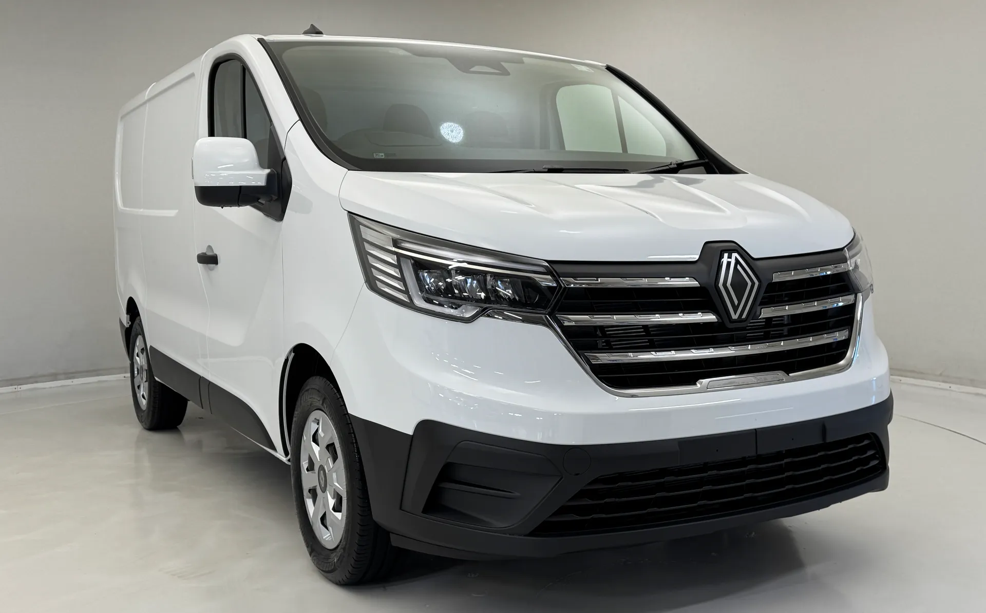 2025 RENAULT TRAFIC for sale