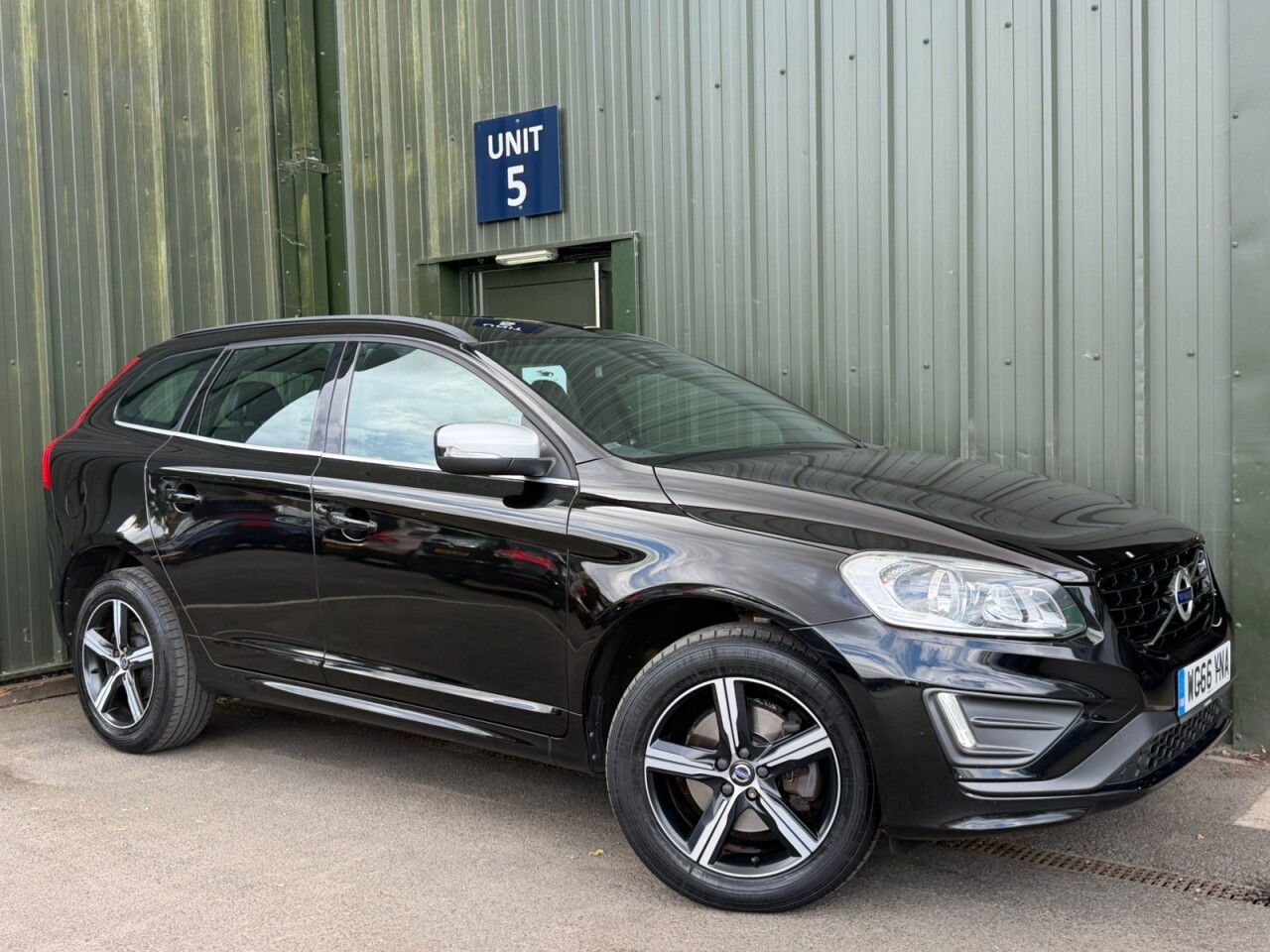 2017 VOLVO XC60 for sale