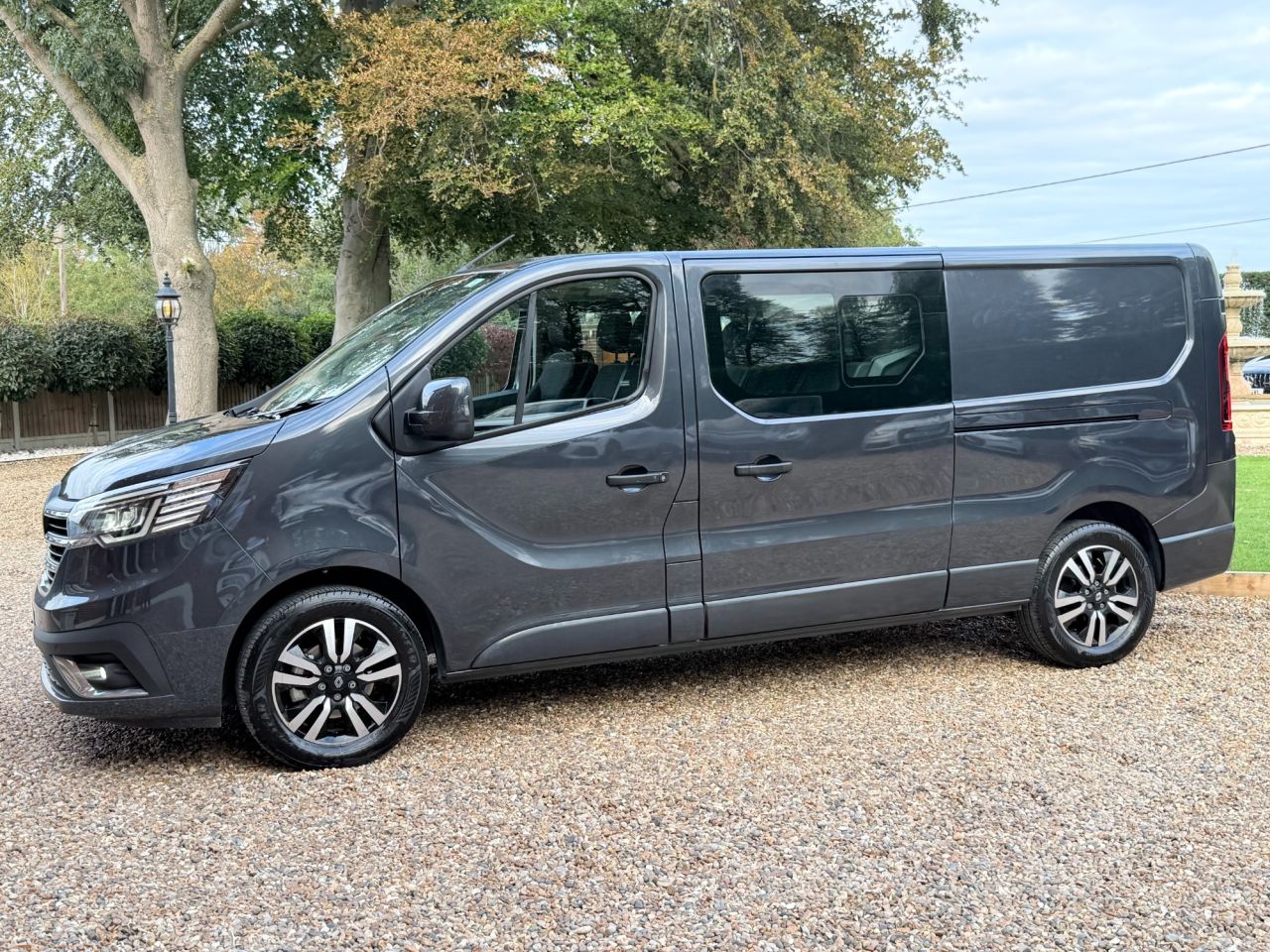 2025 RENAULT TRAFIC for sale