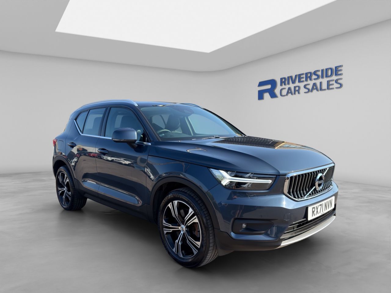 2021 VOLVO XC40 for sale