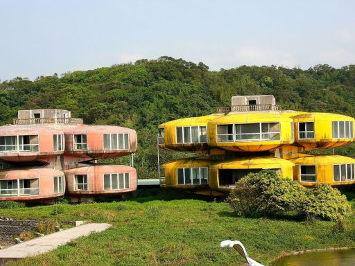 Sanzhi UFO Houses