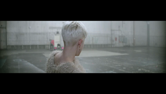 Robyn - Call Your Girlfriend