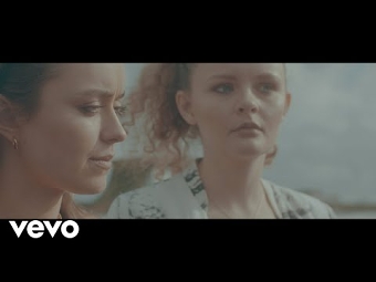 Elsa & Emilie - Au volant