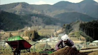 Yadorigi: A Village in Portraits
