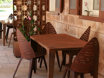 LILA_001 | Corten Table